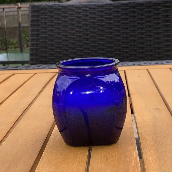 Vintage scented candle in blue glass jar - Picture 8 of 10